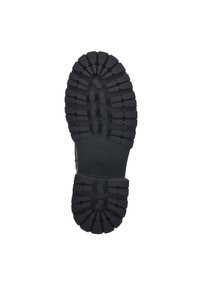 Suela de goma negra con surcos profundos para tracción, que presenta un diseño segmentado y una superficie texturizada para mejorar el agarre y la durabilidad.