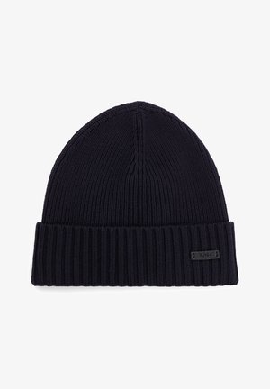 Beanie lavorato a maglia di un blu navy scuro, caratterizzato da un polsino a coste e una parte superiore liscia e affusolata. Include un piccolo etichetta con il marchio sul lato.