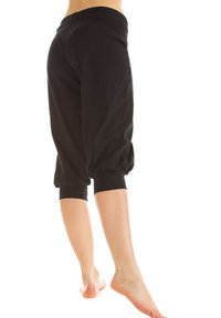 Pantaloni neri a vita alta realizzati in tessuto morbido, con design della caviglia arricciato e una cintura larga, adatti per un look casual o attivo.