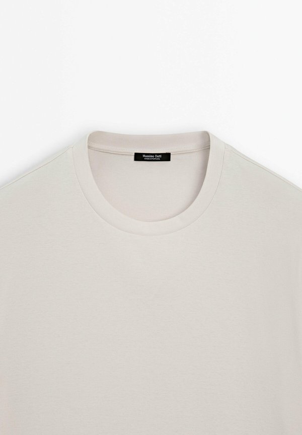 WIDE FIT - Basic T-shirt - beige3