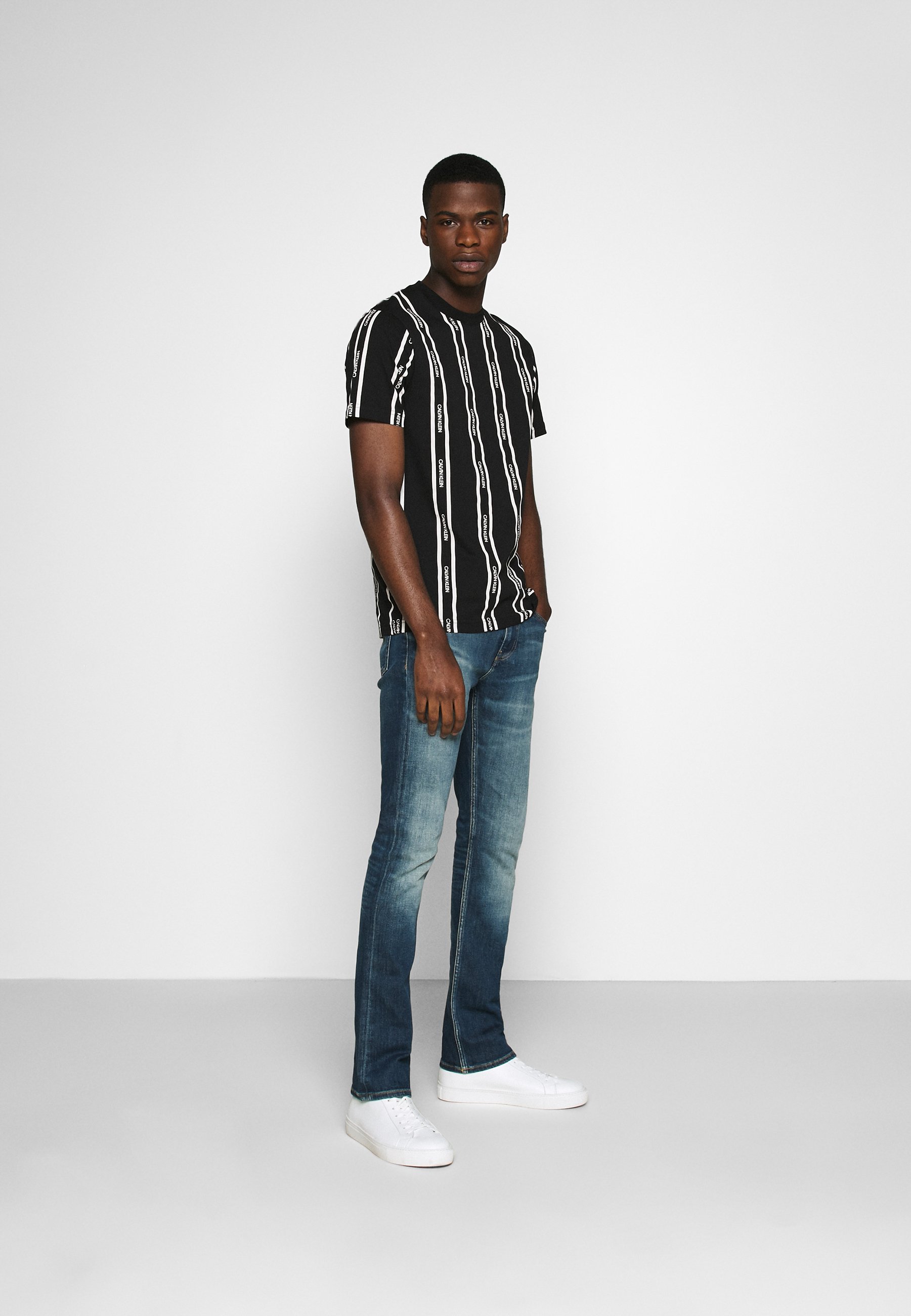 Calvin Klein VERTICAL LOGO STRIPE 