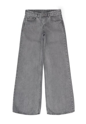 Brede pijpen, grijze spijkerbroek met een hoge taille, vijf zakken en een klassieke sluiting met vijf knopen. De stof heeft een zachte textuur met subtiele vervaging.