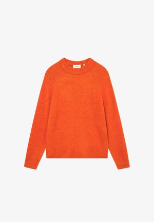Pull orange en tissu doux, doté d'un col et d'un ourlet côtelés, avec des manches longues et une coupe décontractée. Sans motifs ni ornements.