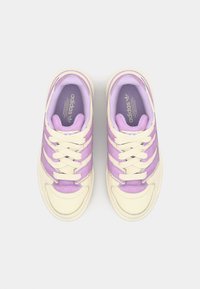 adidas Originals FORUM2000 - Tossud - off white/powder plum