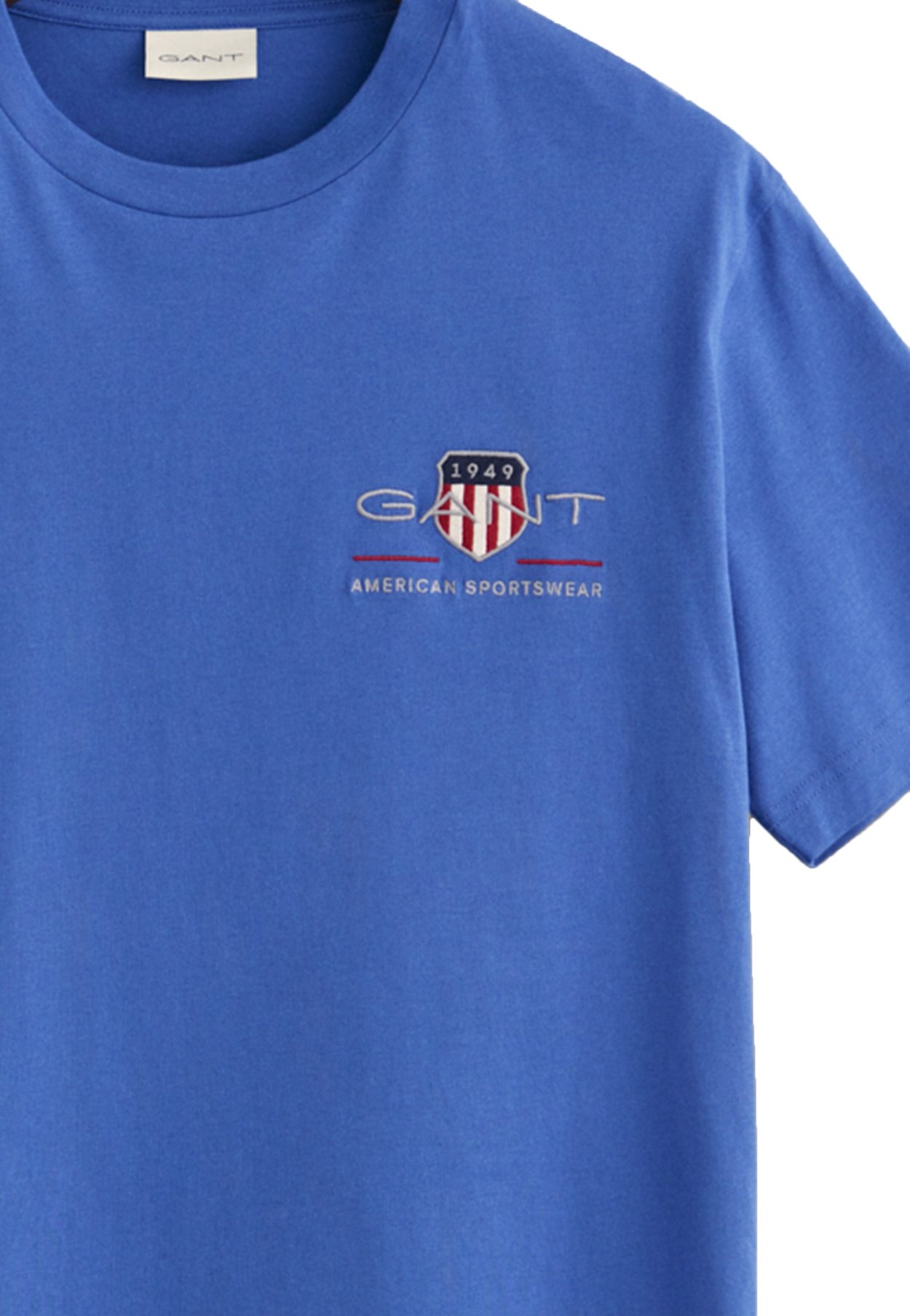 REG ARCHIVE SHIELD EMB SS T-SHIRT
