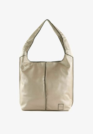 Sac à main en cuir beige avec large bandoulière, couture verticale au centre et petit patch carré de la marque en bas à droite.