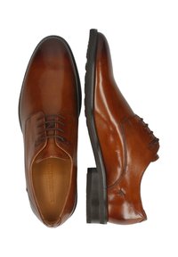 Scarpe da dress in pelle marrone con una finitura liscia, punta tonda e design a cinque occhielli con lacci. Comprendono un tacco basso impilato e una suola testurizzata.