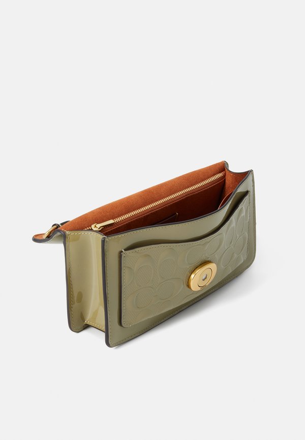 PATENT SIGNATURE TABBY CHAIN - Cross body bag - moss2