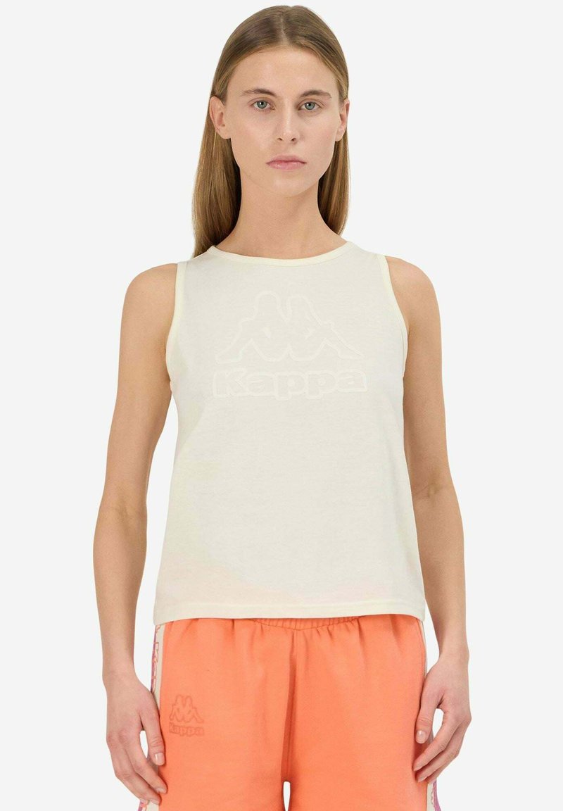 Canotta bianca senza maniche realizzata in morbido cotone, con un sottile logo Kappa sul davanti. Il design ha una vestibilità rilassata e scollo rotondo.