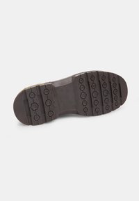 Bata Stringate sportive - marrone