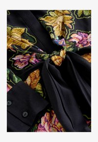 Geselecteerd, black floral