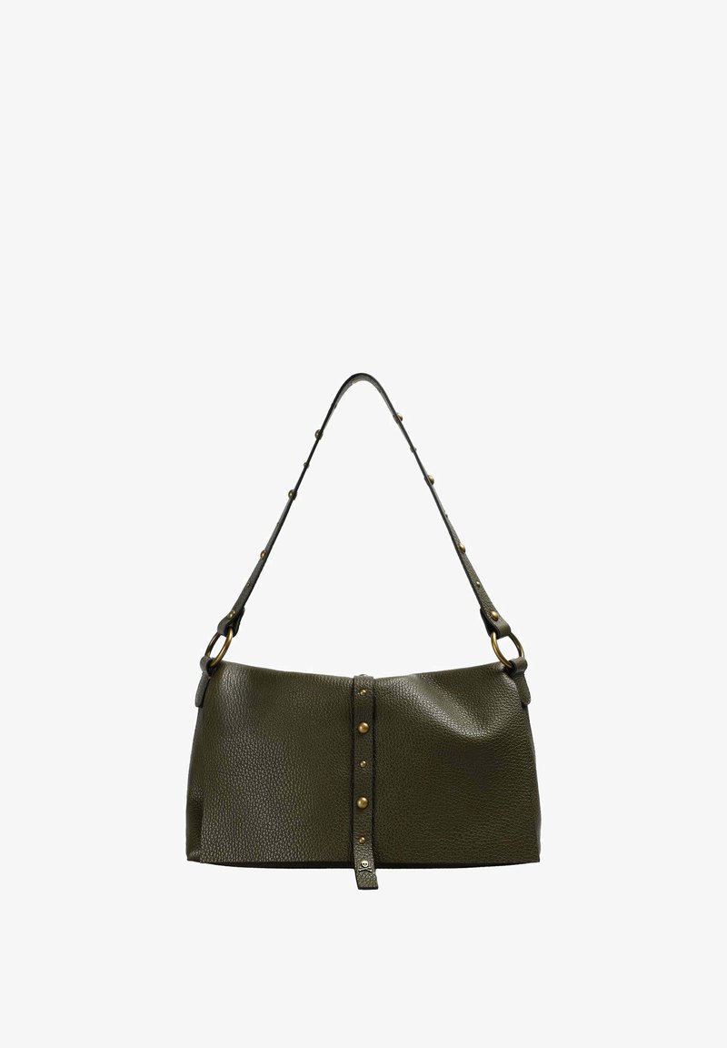 Bolso de mano de piel verde oliva con un acabado texturizado, correa de hombro sencilla, herrajes de latón y un panel frontal con tachuelas decorativas.