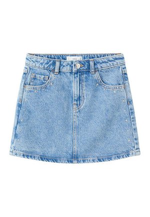 Mini-jupe en denim bleu clair avec poches avant, passants de ceinture, fermeture boutonnée et petits clous en forme d'étoile sur les côtés.