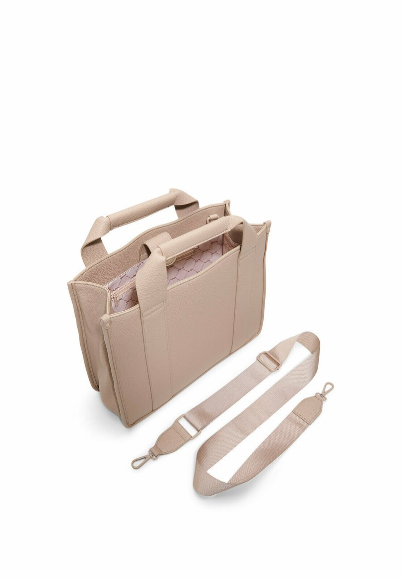 Borsa in tessuto beige con manici corti e una tracolla rimovibile e regolabile. Presenta un interno trapuntato con più scomparti.