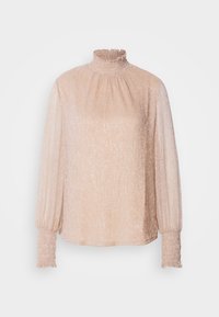 Blouse beige à manches longues avec un col montant à volants et des poignets smockés, en tissu légèrement transparent et texturé.
