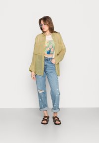 Monki Blusa com botões - beige mid dusty