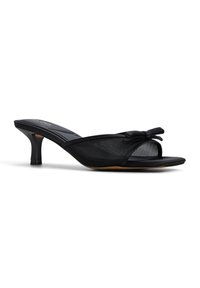 Mules à talons hauts noirs avec une tige en mesh, bout ouvert et détail en nœud. Caractéristiques d'un talon courbé et d'une semelle lisse.