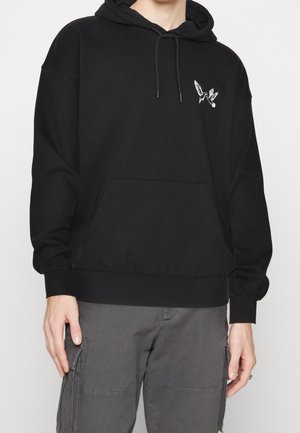 Sort hoodie lavet af en bomuldsblanding, med en forlommes og elastiske manchetter. Dekorativ grafik af to krydsede fugle på venstre bryst.