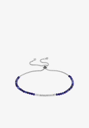 Zilveren verstelbare armband met afwisselend kleine blauwe en zilveren kralen op een witte achtergrond.