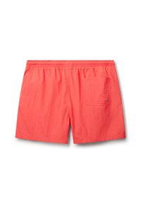 Pantaloni da nuoto corallo con vita elastica, tessuto testurizzato e una singola tasca posteriore. Design semplice, lunghezza a metà coscia.