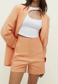 Stradivarius Short - neon orange