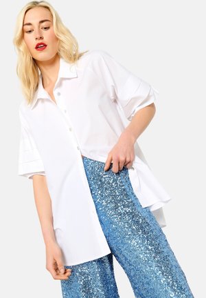 POPLIN WITH VOLUME SLEEVES - Blúzka so zapínaním na gombíky - optical white