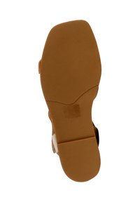Tan gummisål med en glat tekstur, let kontureret form og præget størrelse 36. Har et minimalistisk design uden yderligere detaljer.