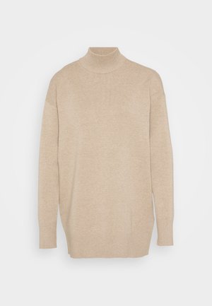 Beige Rollkragenpullover, gestrickte Textur, lange Ärmel, lockere Passform, gerippter Kragen und Saum, minimalistisches Design, keine sichtbaren Muster oder Akzente.
