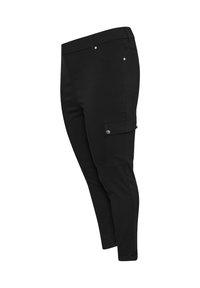 Pantaloni cargo neri con design aderente, dotati di tasche laterali e dettagli in hardware argentato. Realizzati in un tessuto morbido ed elastico.