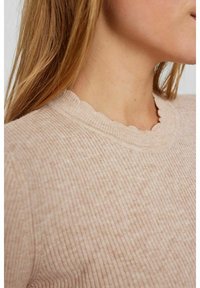 Nümph NUROA O-NECK  - Pulover - sesame melange