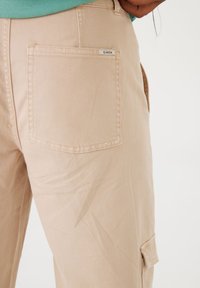 Garcia Cargobroek - beach sand