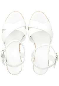 Sandali bianchi in pelle con cinturini incrociati, cinturino alla caviglia e fibbia. Suola in stile espadrille con texture in juta intrecciata.