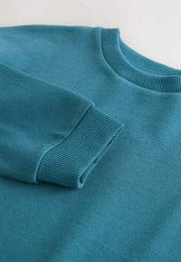 Unselected, teal blue
