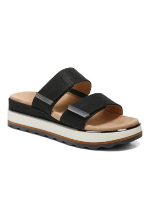 Sandale noire à bout ouvert avec deux larges brides en tissu, première de propreté marron rembourrée et semelle blanche épaisse avec des couches marron et noire.