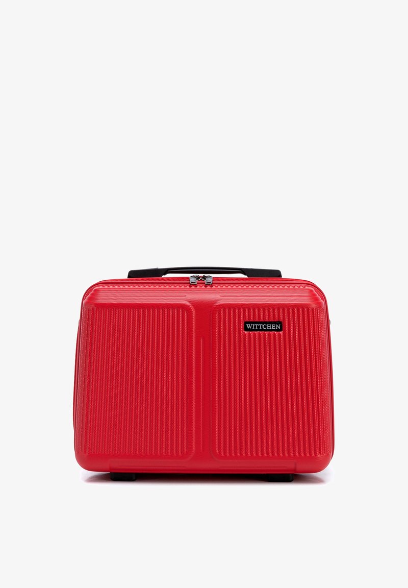 Malette rigide rouge avec surface texturée, fermeture éclair argentée, poignée noire et étiquette de marque Wittchen sur le côté droit.