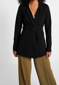 Missguided Żakiet