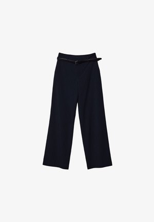 Čierne široké nohavice s vysokým pásom, jemnými pruhmi a tenkým čiernym opaskom, rozložené na bielom pozadí.