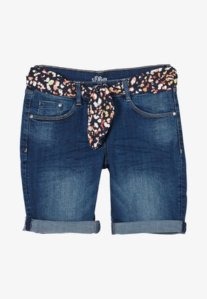 Shorts en denim avec un lavage bleu foncé, revers roulés, et une ceinture en tissu à motif floral dans des tons marine, rose et vert. Conception à cinq poches.