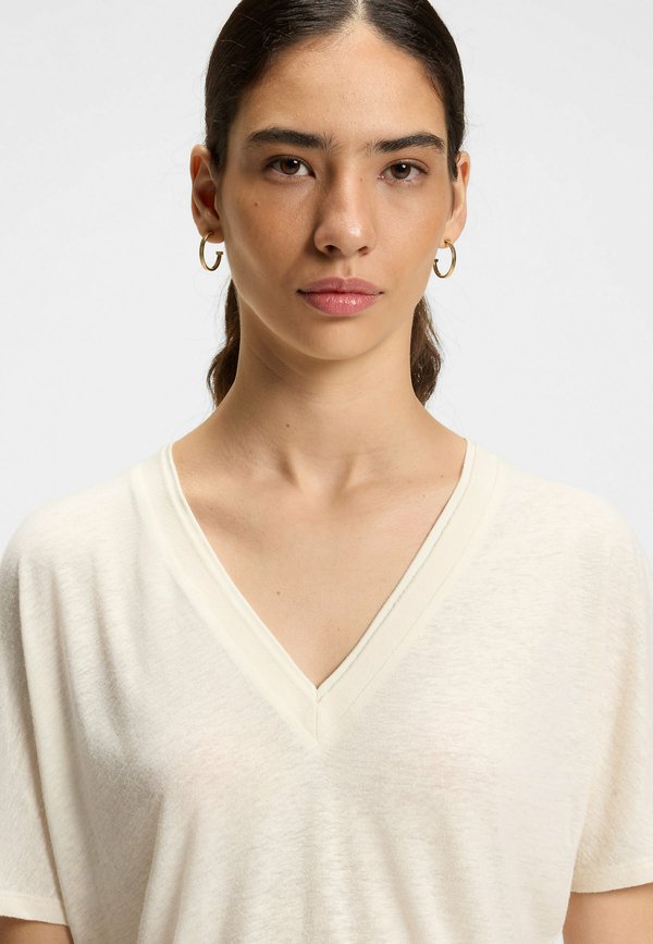 EYLINA - Basic T-shirt - natural eighteen3