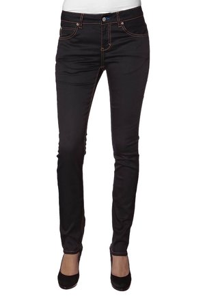 Sorte skinny jeans med kontrasterende brune syninger, femlomme-design og lynlåslukning. Stoffet har en glat, let blank tekstur.
