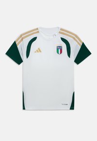 Λευκή φανέλα ποδοσφαίρου με πράσινες λεπτομέρειες και χρυσές ρίγες. Διαθέτει το λογότυπο "Italia" και τέσσερα αστέρια από πάνω. Κατασκευασμένη από διαπνέον ύφασμα.