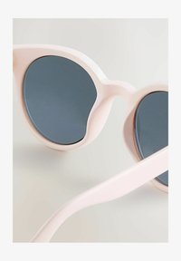 Unausgewählt, white