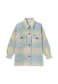 Veste chemise en carreaux aux couleurs pastel, avec une texture douce, deux poches avant et des boutons noirs sur un fond clair.