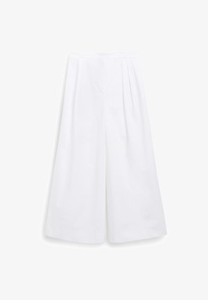 Hvite vide bukser laget av glatt stoff, med en plisserte front, høy midje og et rent, minimalistisk design uten pynt.