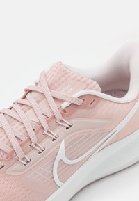 Nike Performance AIR ZOOM PEGASUS 39 - Silniční běžecké boty - pink oxford/summit white/light soft pink/champagne/atmosphere/rose whisper