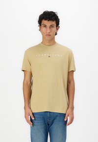 Tommy Jeans LINEAR LOGO TEE - T-shirt - bas - relic tan