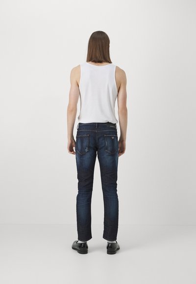 Emporio Armani Karcsúsított farmerek - denim blu