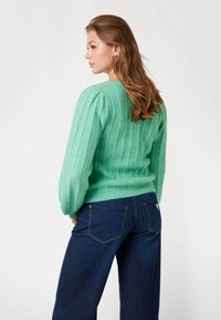 Guess - Sweter