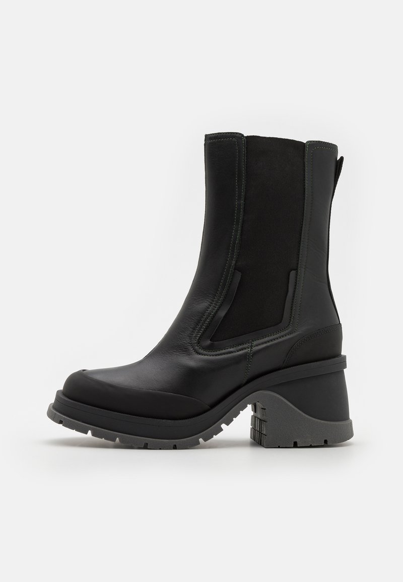 Filling Pieces Platform boots black