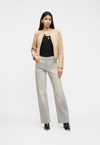 Guess NEW ANITA LOGO - Μπουφάν από συνθετικό δέρμα - light brown